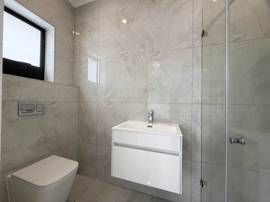 5 Bedroom Property for Sale in Sandown Western Cape